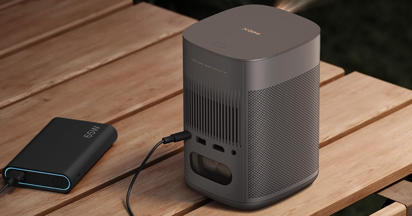 XGIMI MoGo 2 Pro projector voor garagedeur